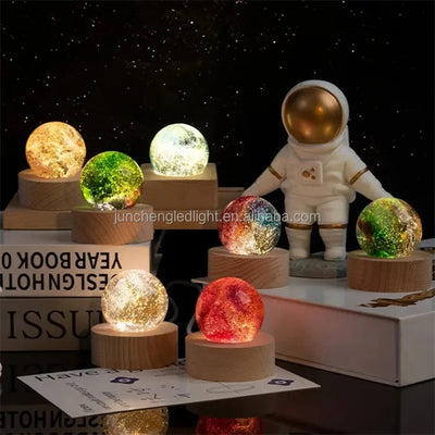 Petits accents décoratifs Designs Lune Système solaire Ornement de boule de cristal lumineux Cadeau d’anniversaire Led Night Light Accessoires pour la maison N&M
