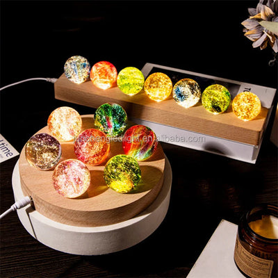 Petits accents décoratifs Designs Lune Système solaire Ornement de boule de cristal lumineux Cadeau d’anniversaire Led Night Light Accessoires pour la maison N&M